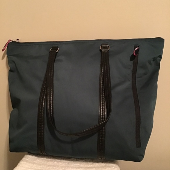 🔥 est offers, Vera Bradley, 19X14, nylon, NWT, See pictures, travel tote - Picture 2 of 6